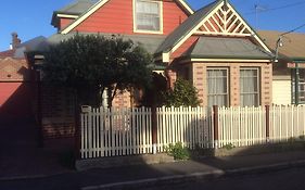 City Townhouse Walking Distance To City